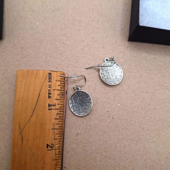 silver Victorian circle earrings Minimalist jewelry - Picture 5 of 5